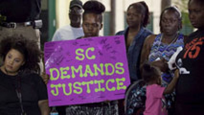 Se suceden las manifestaciones para condenar el asesinato del hombre asesinado por la policía en Charleston