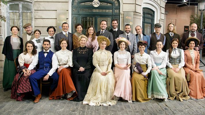 Telediario 1 - Amor, celos y lucha de clases en 'Acacias 38'