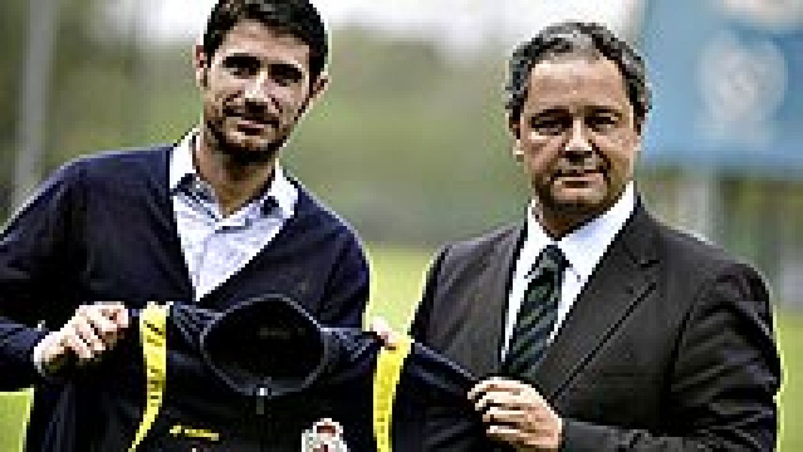 Víctor Sánchez del Amo, nuevo entrenador del Deportivo, ha dirigido esta tarde su primer entrenamiento con participación activa en la ciudad deportiva de Abegondo, donde ha recibido los aplausos de los aficionados que acudieron a presenciar la sesión