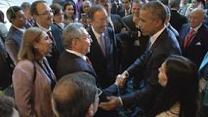 Informativo 24h - Obama y Castro se saludan en Panamá