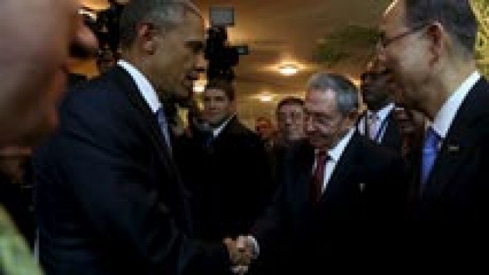 Cumbre de Panamá empieza con saludo Obama-Castro