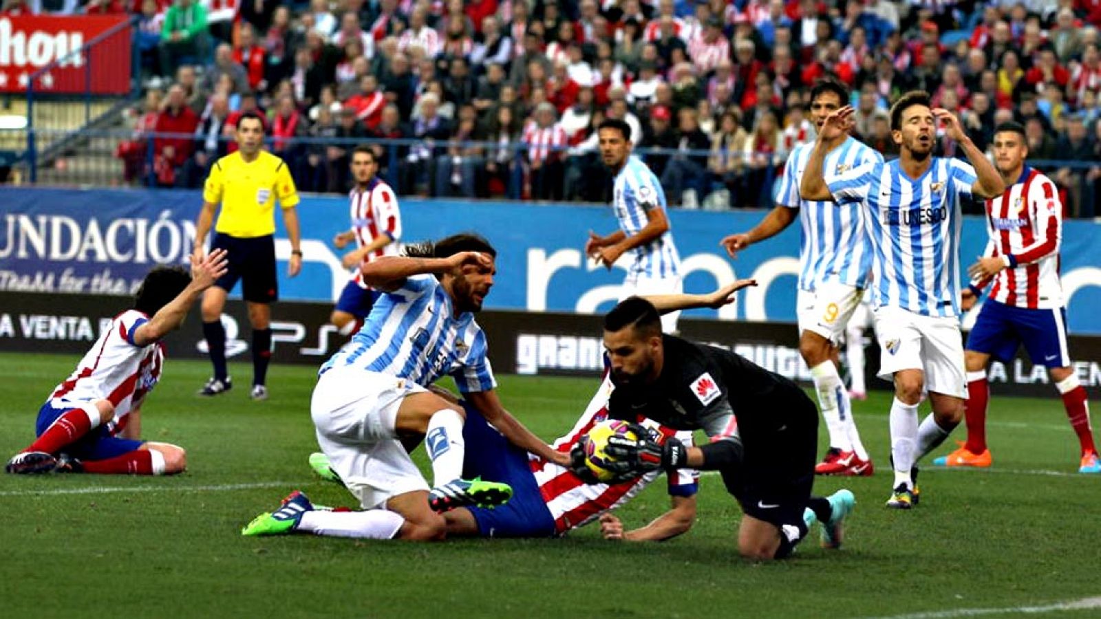 El defensa del Atlético lució durante varias temporadas el brazalete de capitán del Málaga. Camacho es un exatlético que ahora lidera a los andaluces.