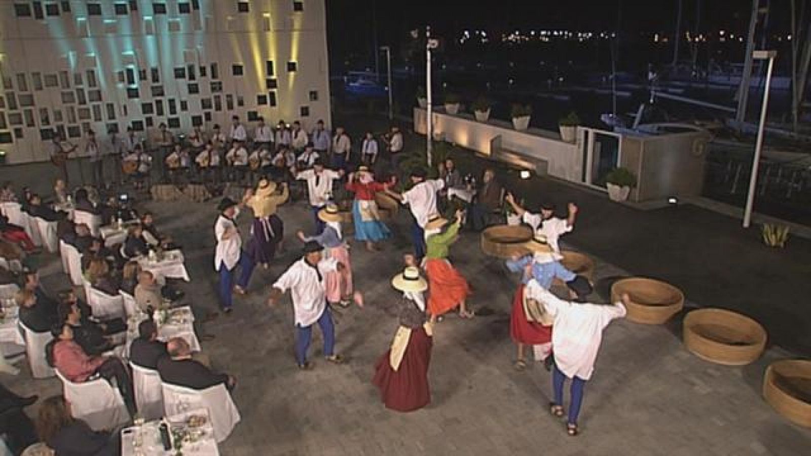 Tenderete - 12/04/15 con  el grupo Los Campesinos - Tenderete | Ver