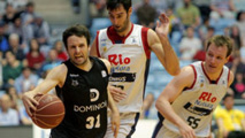 El Obradoiro derrotó al Dominion Bilbao Basket por 77-72 y sigue soñando con entrar en las eliminatorias por el título.