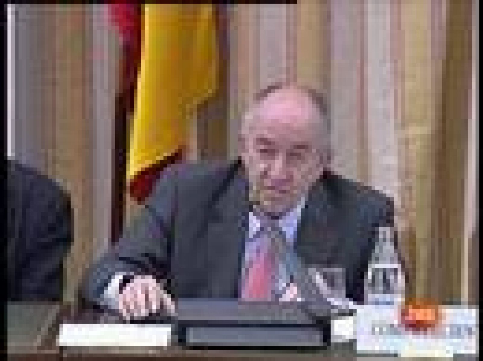 El Gobernador del Banco de España ha hecho un llamamiento a la tranquilidad de los ciudadanos diciendo que sus ahorros están seguros en los bancos.