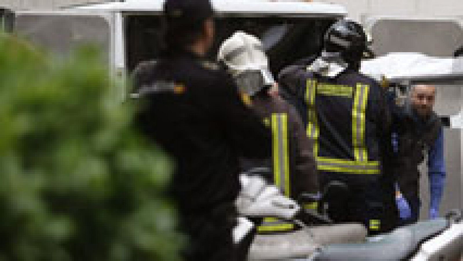 Telediario 1: Polémica por la actuación de unos bomberos de Parla | RTVE Play