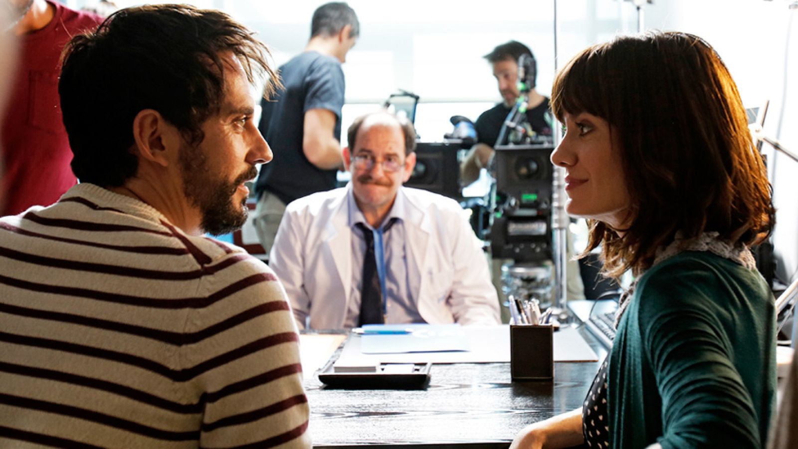 RTVE.es estrena el tráiler de 'Embarazados', con Paco León y Alexandra Jiménez | Ver