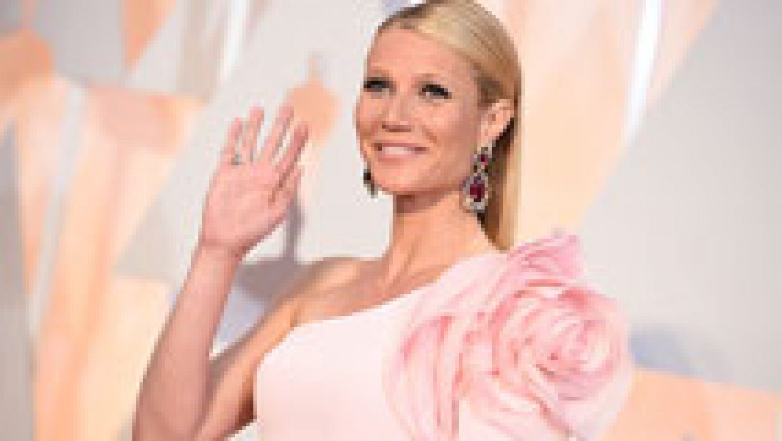 Telediario 1: Gwyneth Paltrow se rinde tras cuatro días llevando una dieta de pobre | RTVE Play