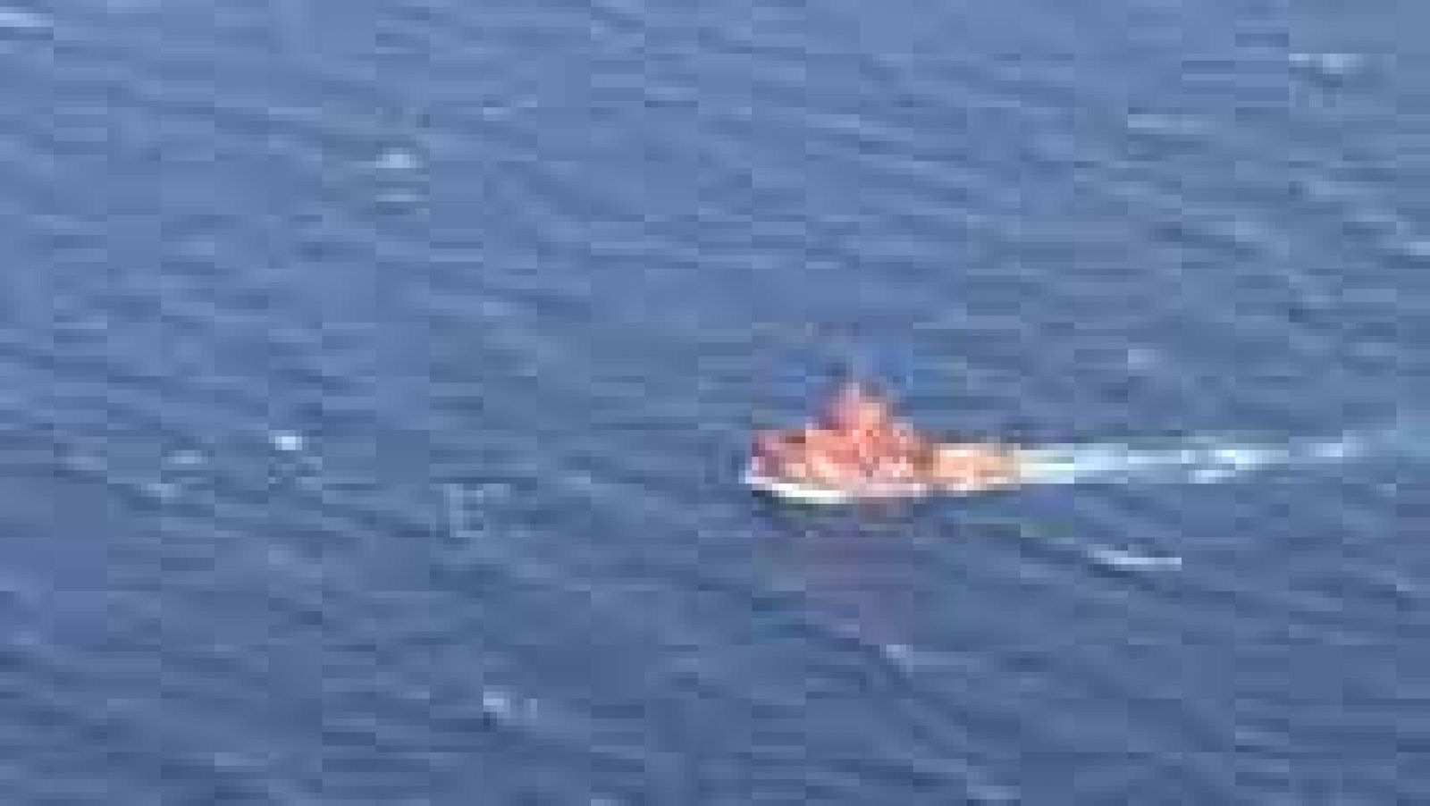 Telediario 1: Sigue saliendo combustible del barco hundido en Canarias | RTVE Play