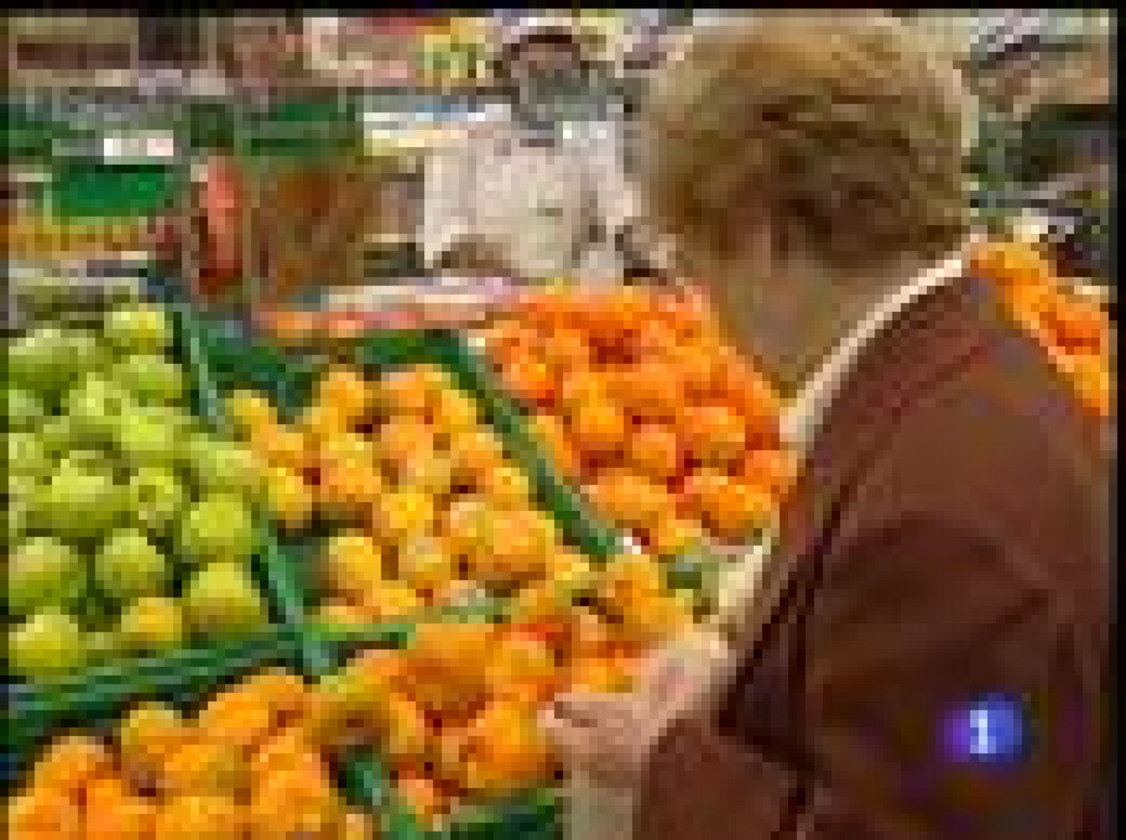 Reducir gastos, comprar marcas blancas y esperar a las ofertas son algunas de las estrategias para el consumidor en tiempos de crisis.