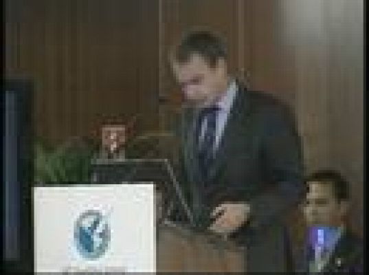  - Zapatero, con los medios públicos