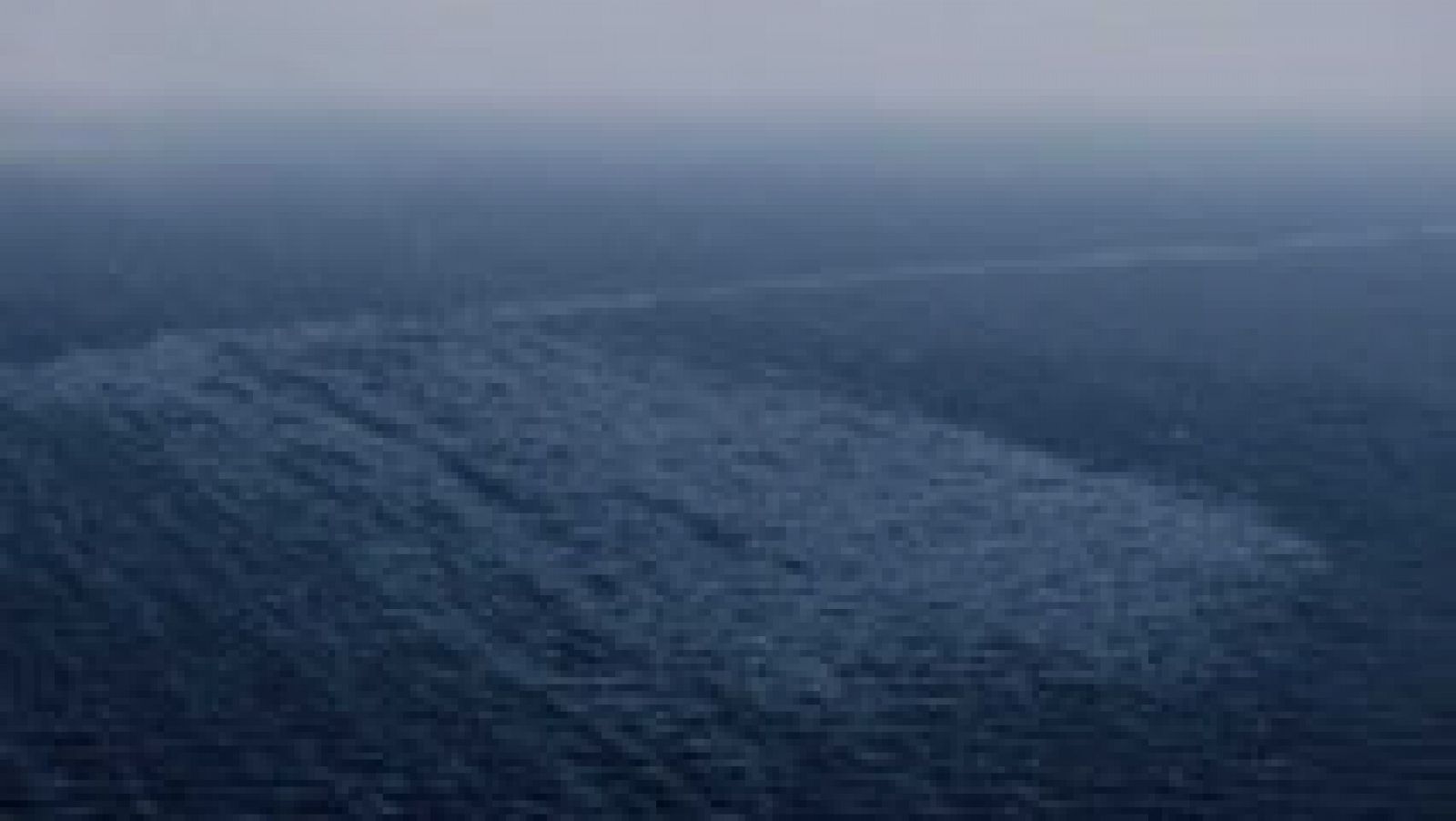 Telediario 1: Sigue saliendo fuel del pesquero ruso hundido en Canarias | RTVE Play