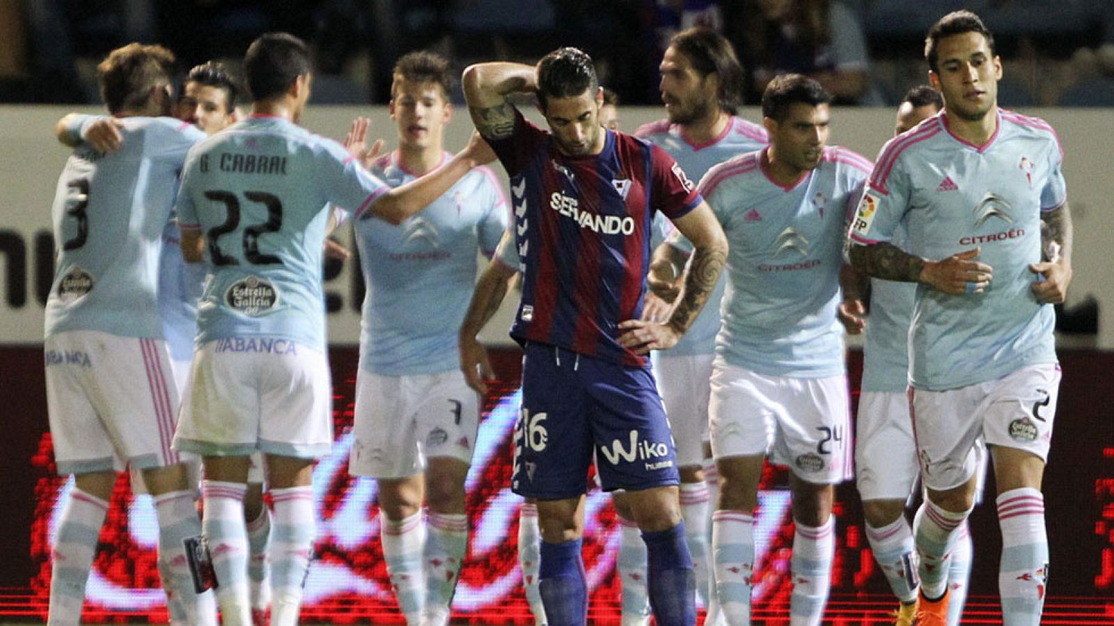 El Celta ha ganado por 0-1 al Eibar en el campo de Ipurúa con un gol de penalti de Nolito que le permite mantener sus opciones europeas. El equipo gallego, que logra su segunda victoria seguida, fue muy superior y mereció más goles ante un Eibar que