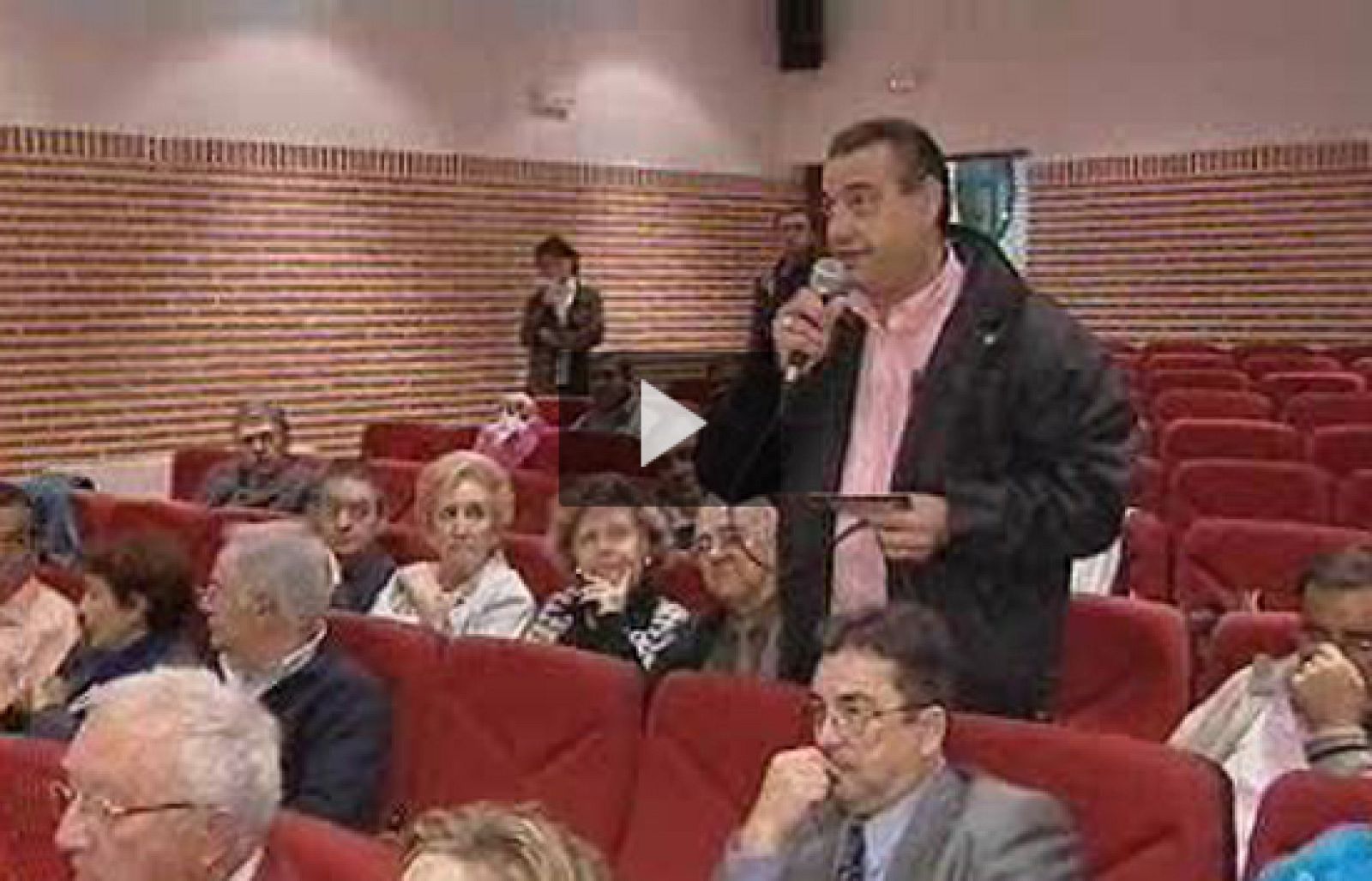 En Sevilla la Nueva, Madrid, el alcalde responde a los ciudadanos | Ver