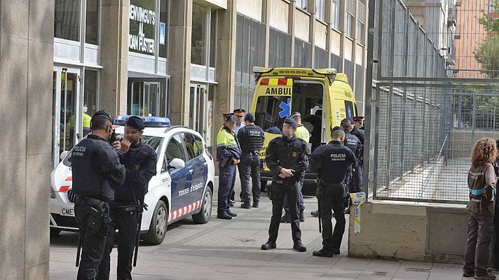 Informativo 24h - Un alumno mata con una ballesta a un profesor en un instituto de Barcelona