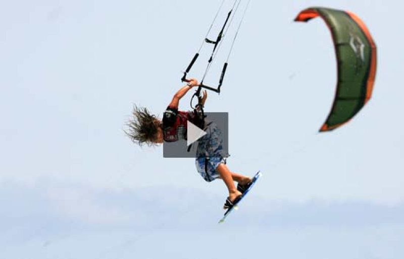 Gisela Pulido, de 14 años, ha conquistado el Campeonato del Mundo de Kiteboard de la PKRA por quinta vez consecutiva, tras alzarse con la prueba de Chile.