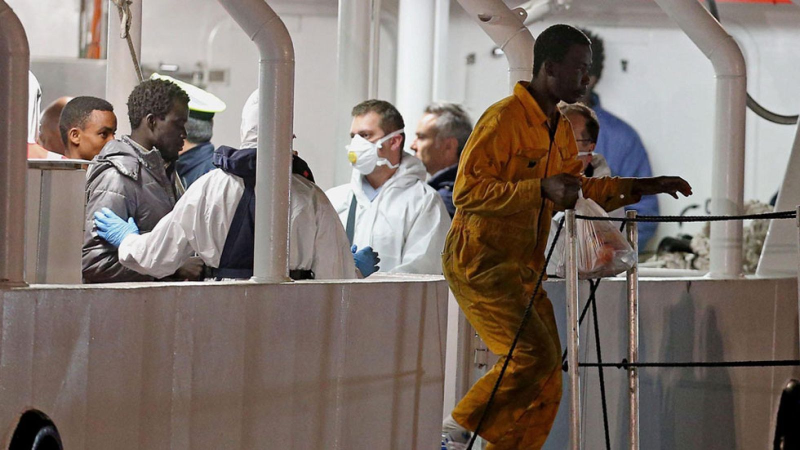 Dos detenidos por tráfico de personas en Catania mientras se sigue buscando a más desaparecidos del naufragio