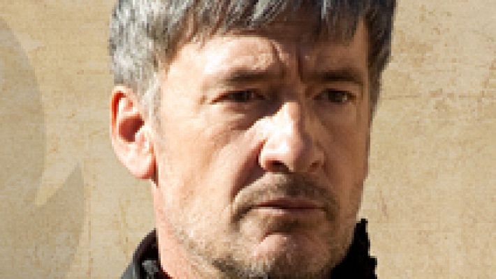 Águila Roja - Así es el comisario, interpretado por Francis Lorenzo