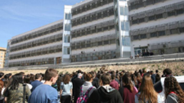 Telediario 1 - El alumno que mató a un profesor tenía en casa dos escopetas