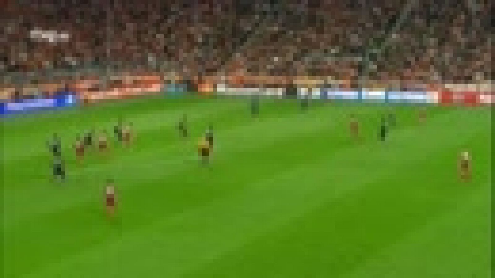 El centrocampista español del Bayern de Munich Thiago Alcántara ha marcado el primer gol ante el Oporto (1-0) en el minuto 14 de juego, tras aprovechar un pase de su compatriota Bernat.