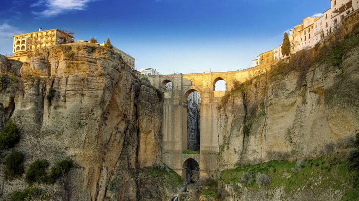 Telediario 1 - España recibe a 10,6 millones de turistas hasta marzo, un 5,3% más