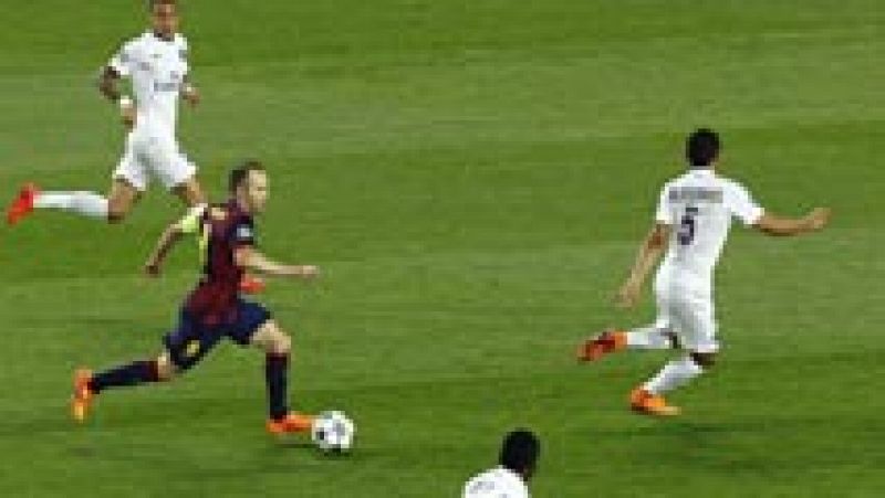 Una genialidad de Iniesta abrió el camino a la victoria del Barça