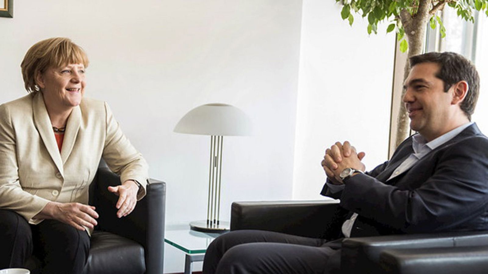 Los líderes europeos intentan acordar un plan para reducir los naufragios