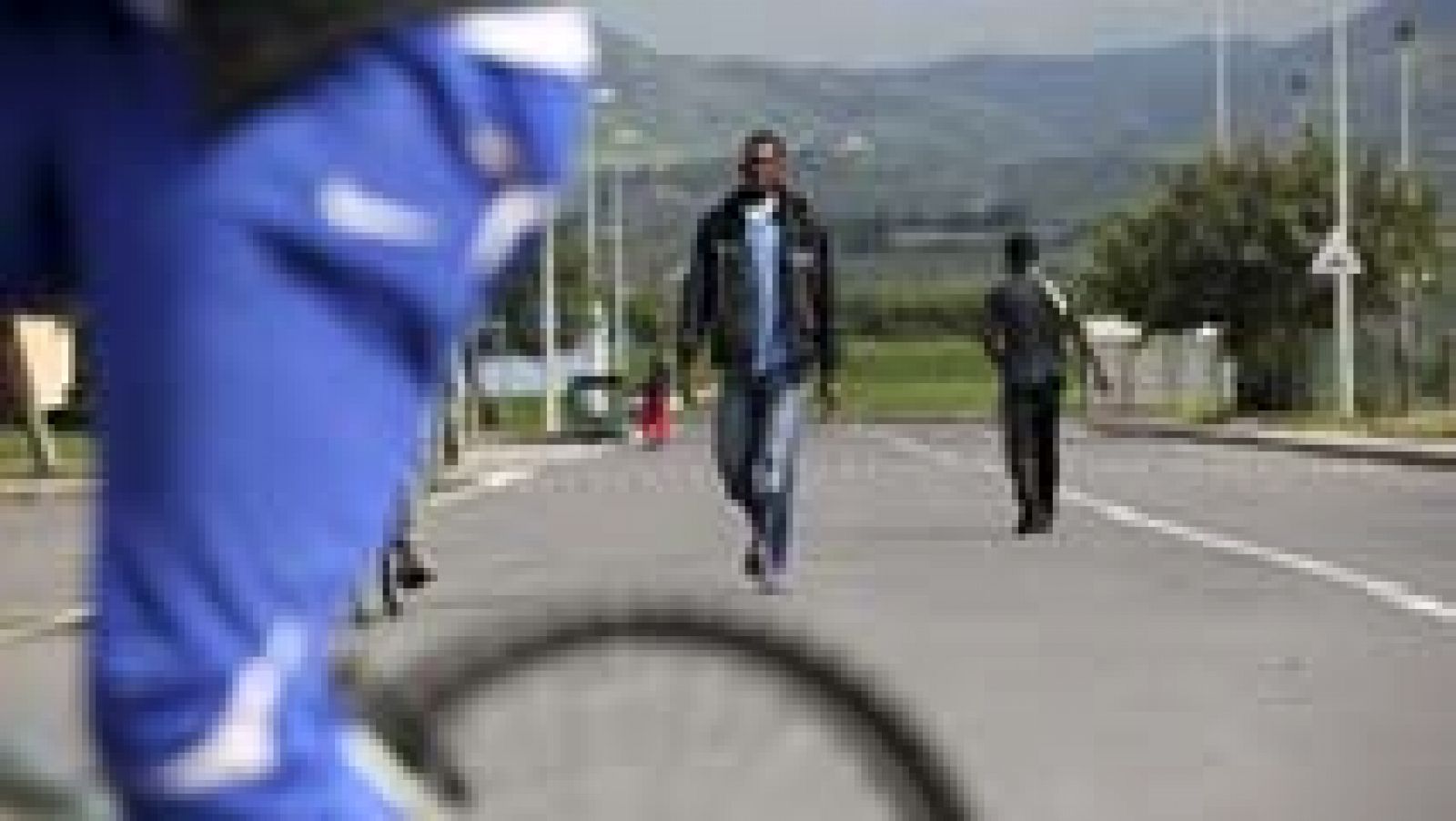 Telediario 1: Así viven los inmigrantes sin papeles en Sicilia | RTVE Play