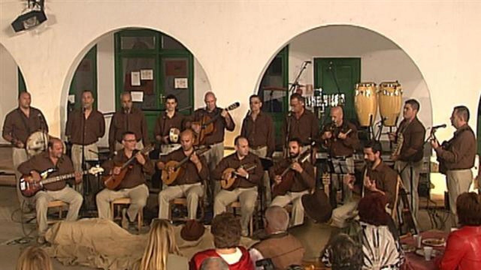 Tenderete - 26/04/15 con Atacayte, Conchy Vera y el cuatrista venezolano Gustavo Colina. - Tenderete | Ver