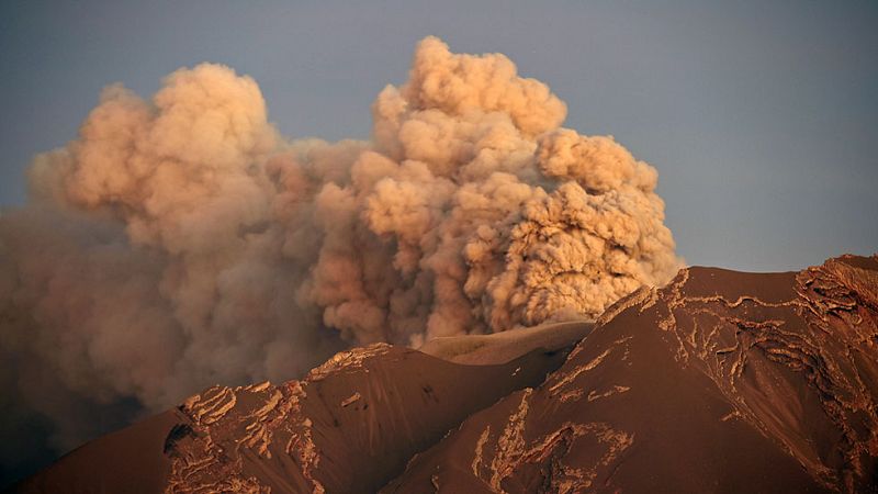 La erupción del volcán Calbuco obliga a evacuar a unas 6.400 personas en Chile