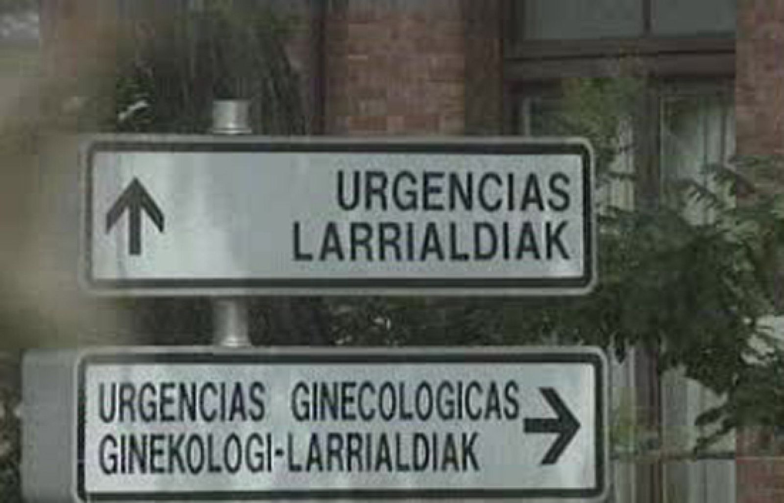  La víctima de 24 años sigue ingresada en el hospital de Basurto, en estado grave.Uno de los arrestados ha ingresado en prisión, otro sigue en dependencias policiales y un tercero ha sido puesto en libertad.