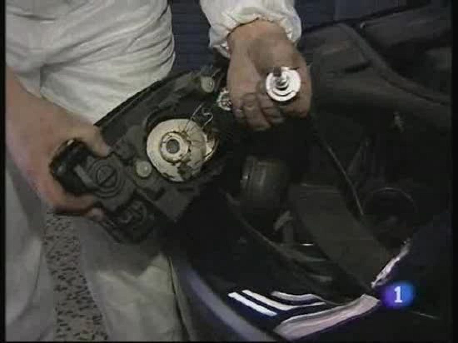 Llevar bombillas de recambio en el coche dejará de ser obligatorio | Ver