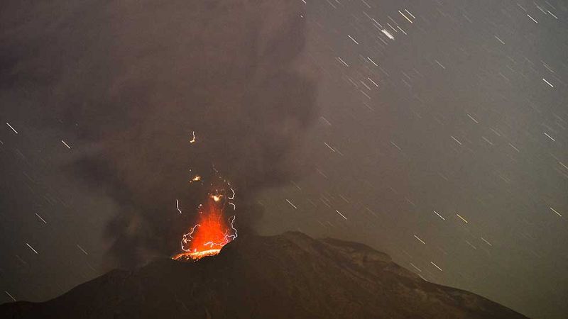 El volcán chileno Calbuco sigue inestable y el Gobierno anuncia ayudas a afectados