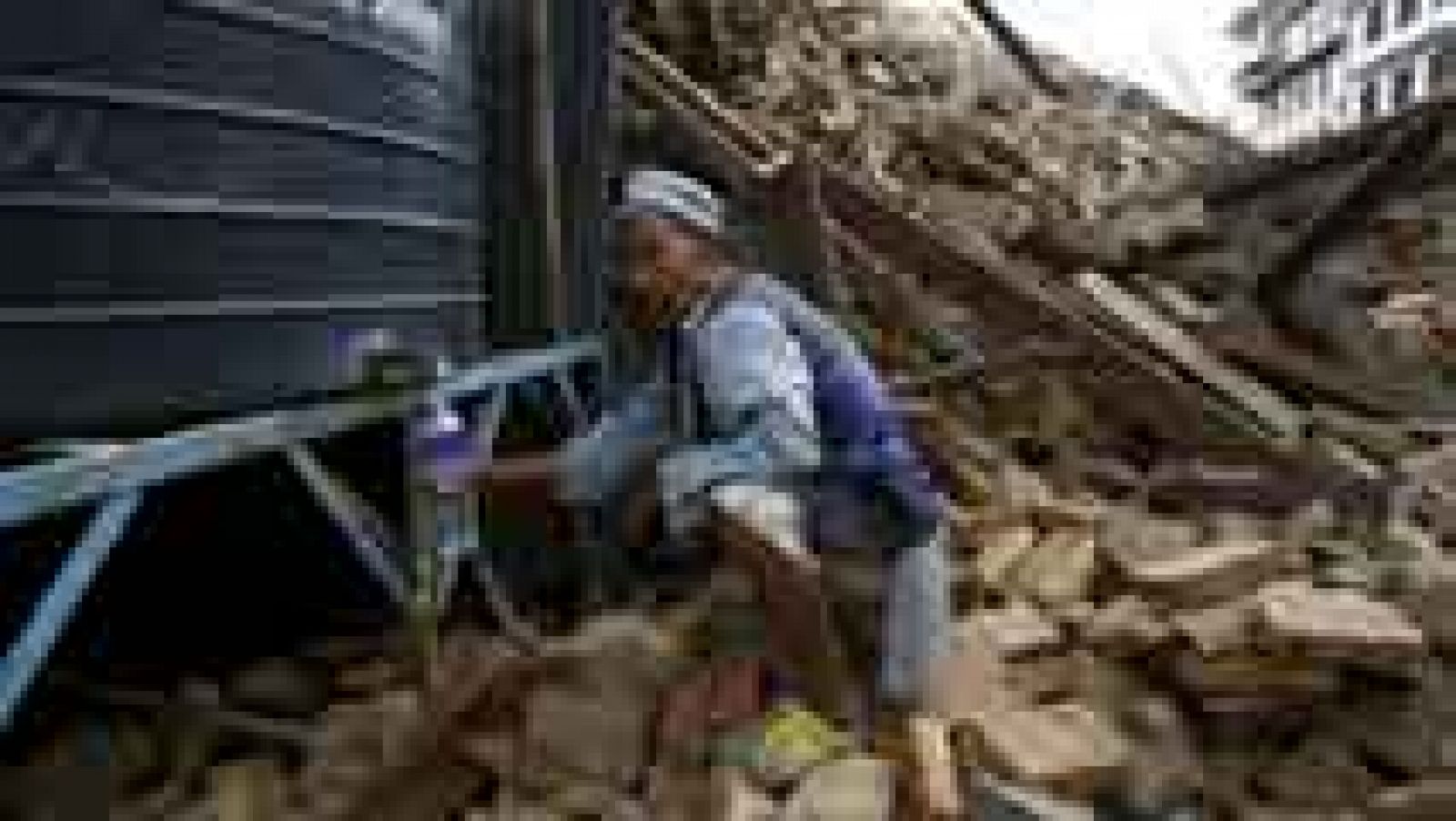 Telediario 1: 30 toneladas de ayuda humanitaria saldrán hacia Nepal | RTVE Play