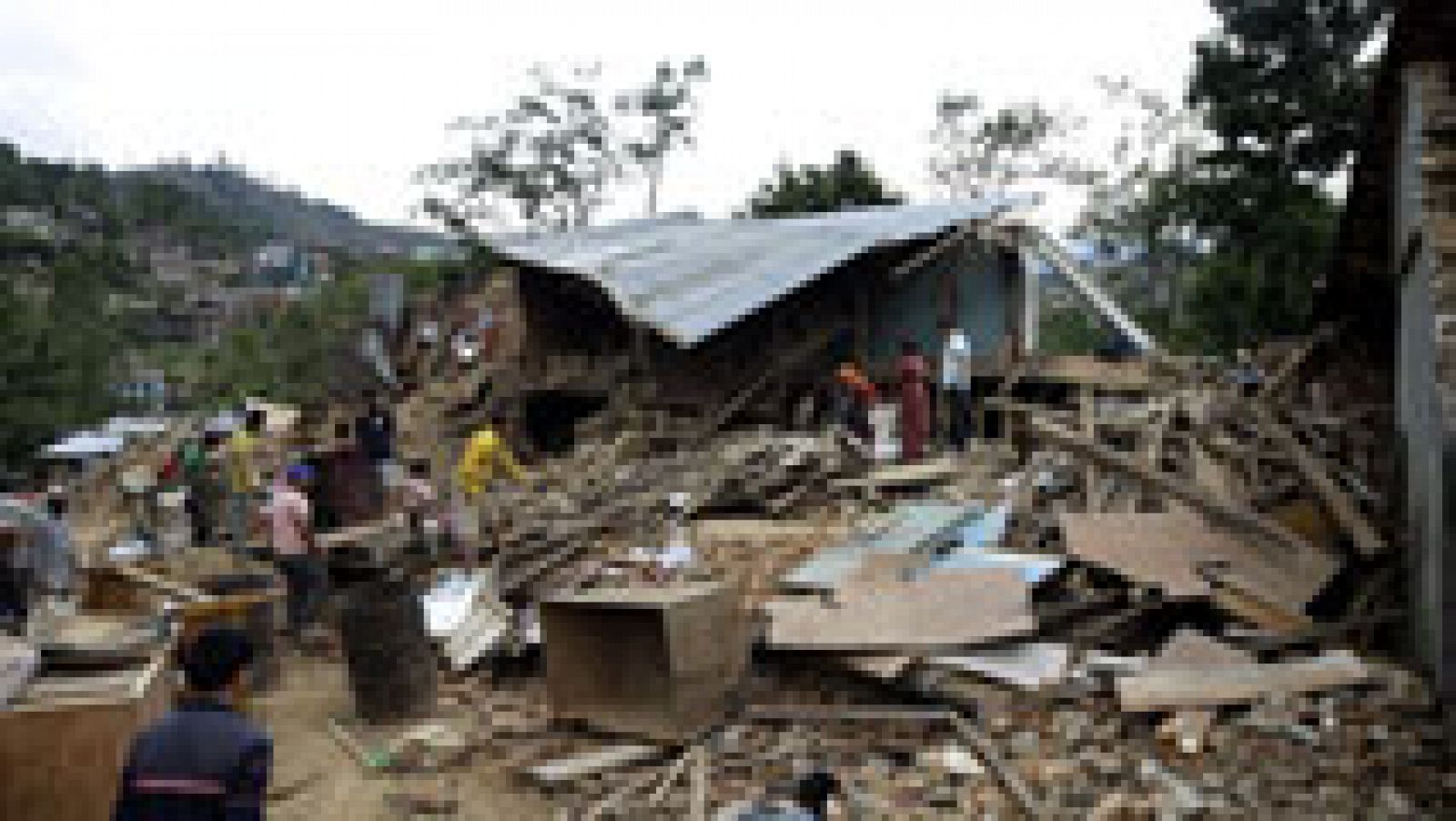 Telediario 1: La cifra de muertos por el terremoto en Nepal sobrepasa los 3.700  | RTVE Play