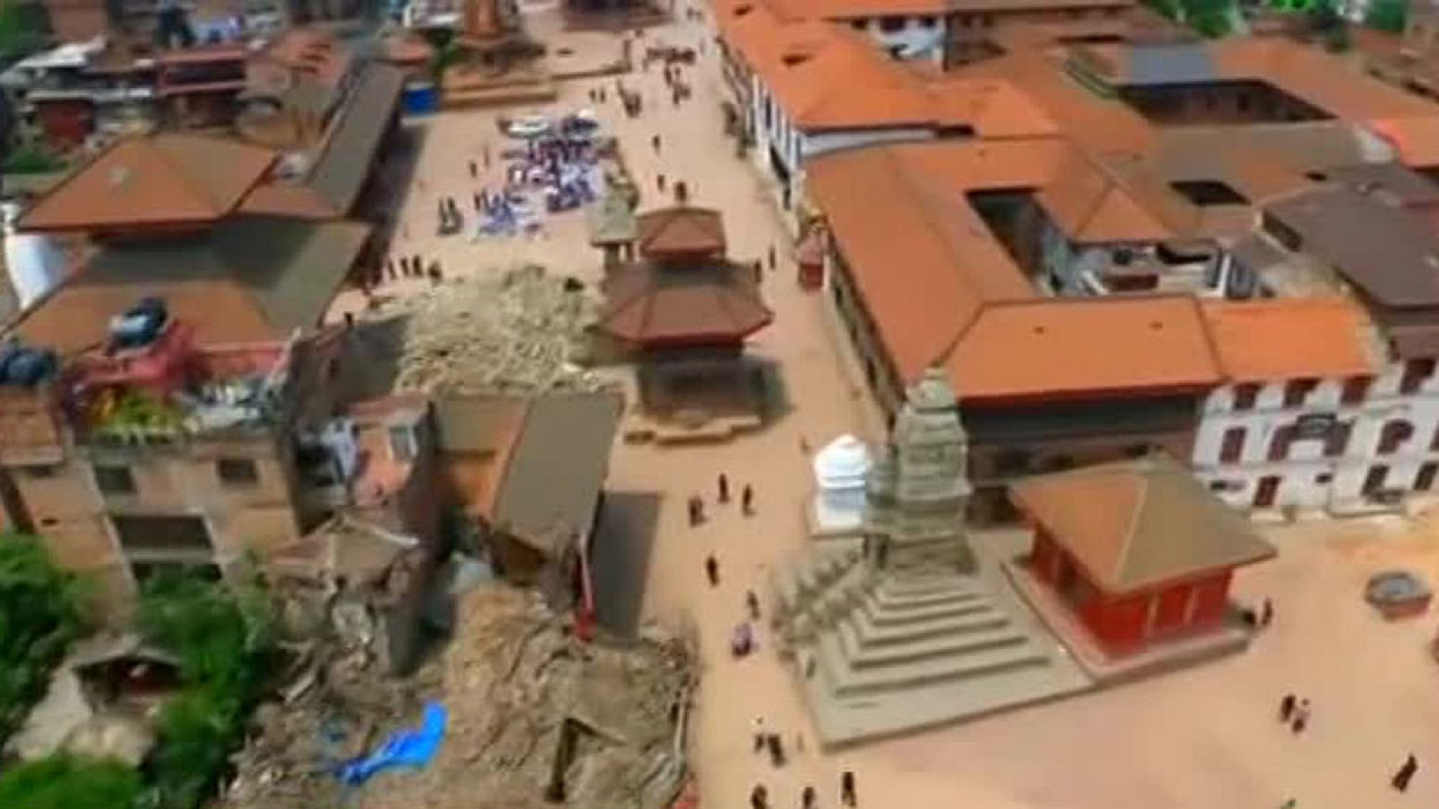 La destrucción del terremoto de Nepal, vista desde el aire | Ver