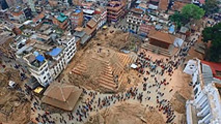 Telediario 1 - 500 españoles en Nepal durante el terremoto