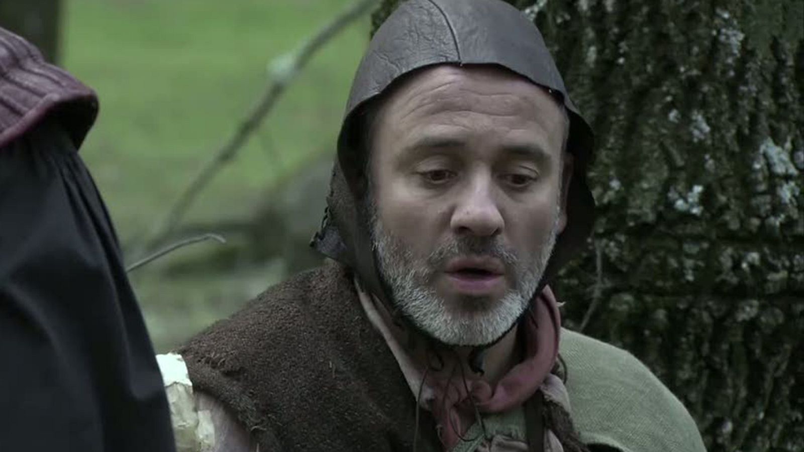 Águila Roja- Gonzalo aparta a Sátur de su lado