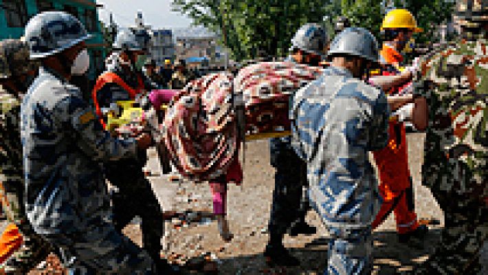 Telediario 1 - Terremoto en Nepal