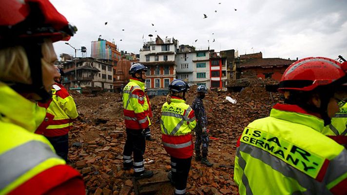 Telediario 1 - Oenegés y gobiernos de todo el mundo se movilizan para socorrer a un país colapsado