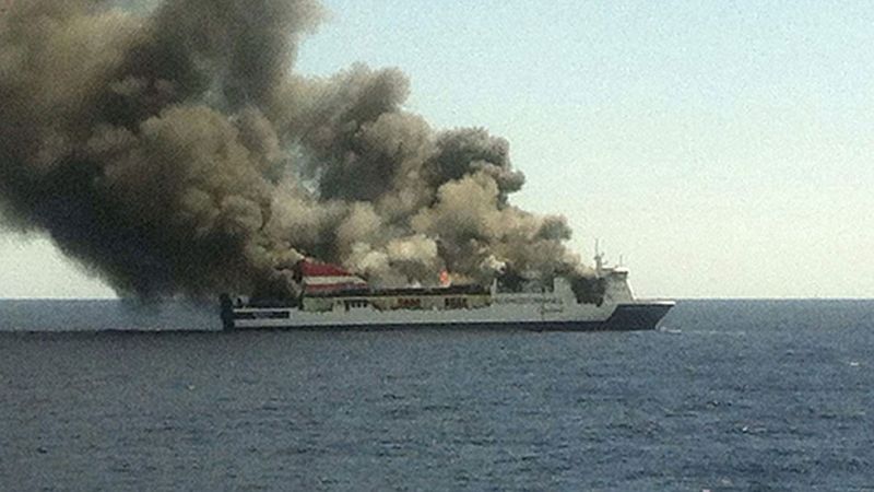 Salvamento Marítimo evacúa a 150 pasajeros de un ferry incendiado al oeste de la isla de Mallorca