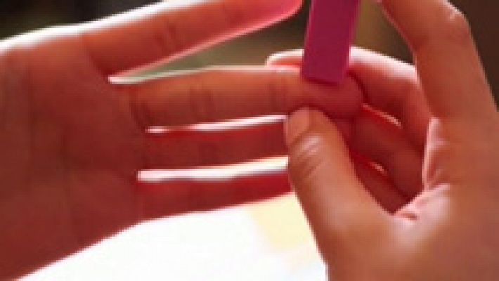 Telediario 1 - Una sencilla prueba permite saber en 15 minutos si una persona está infectada con el virus del sida