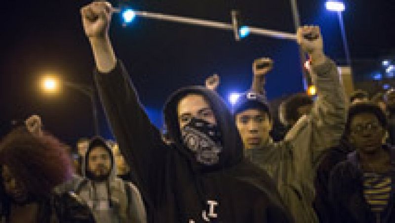 Enfrentamientos aislados entre la policía y manifestantes tras el toque de queda en Baltimore