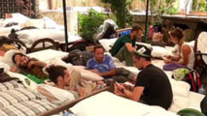 Telediario 1 - Sin noticias en Nepal de 83 españoles