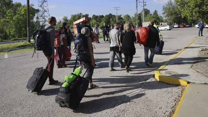 Telediario 1 - Angustia en las familias de los desaparecidos en Nepal