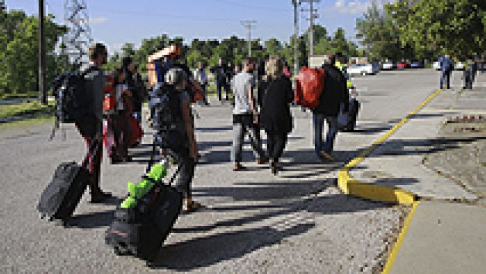 Telediario 1 - Angustia en las familias de los desaparecidos en Nepal