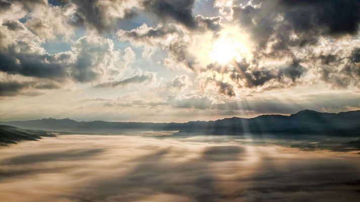 El tiempo - Cielos nubosos en el tercio norte y vientos fuertes en Galicia y Canarias