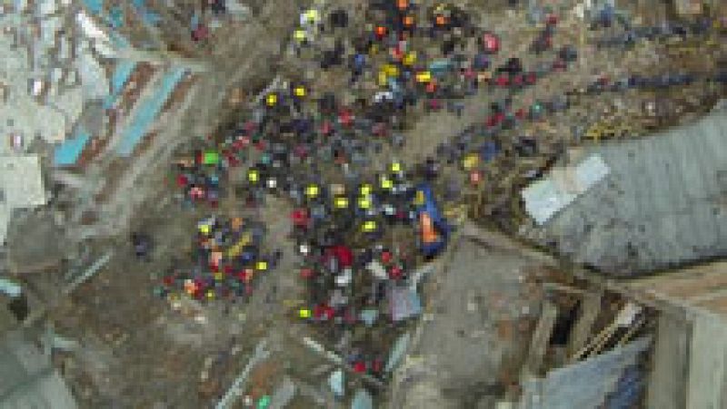 Un dron graba las imágenes del rescate del adolescente que ha pasado cinco días bajo los escombros