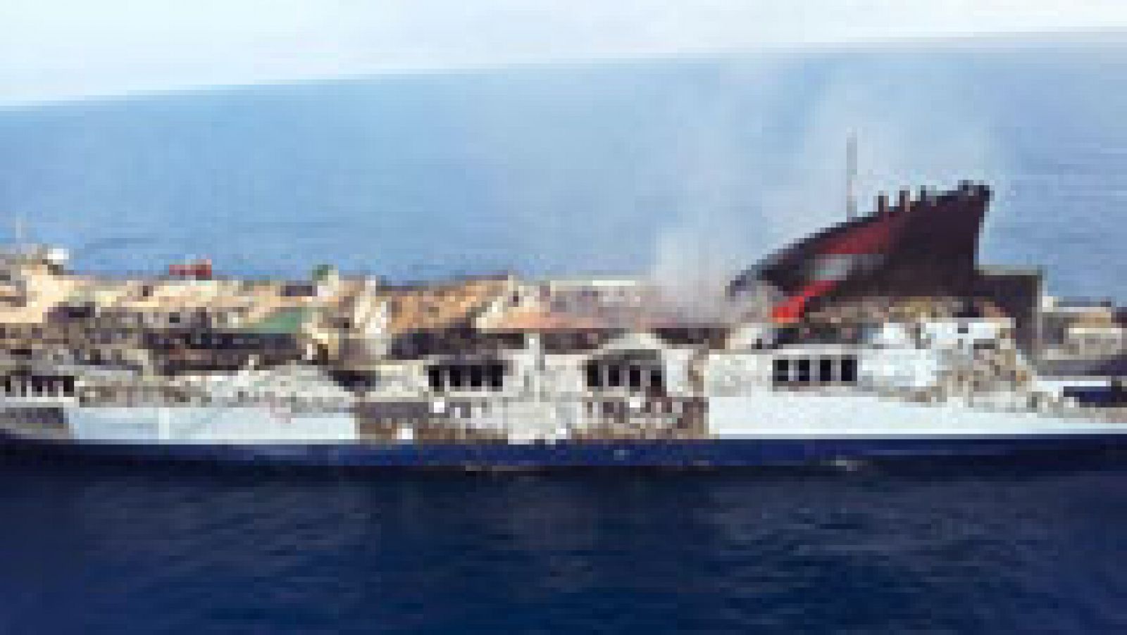 Telediario 1: Los técnicos no creen que el buque 'Sorrento' se hunda y se preparan para remolcarlo a puerto | RTVE Play