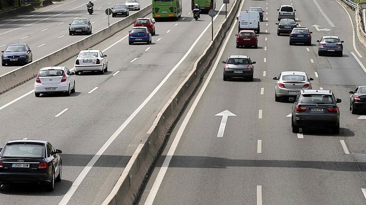Telediario 1 - Un fallecido y atascos en el inicio del puente de mayo